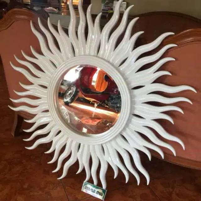 Cermin hias matahari