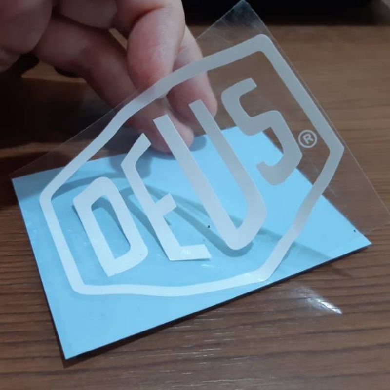 

STIKER DEUS LOGO