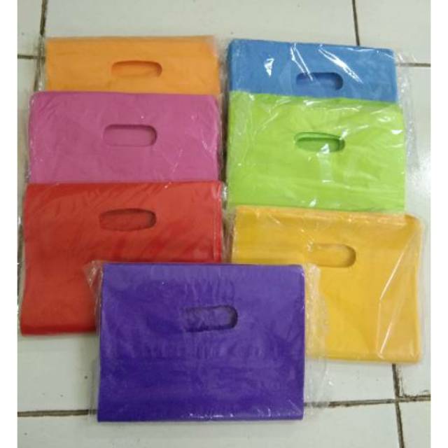 

plastik polos/warna Oval uk 20x30 isi 100 pcs