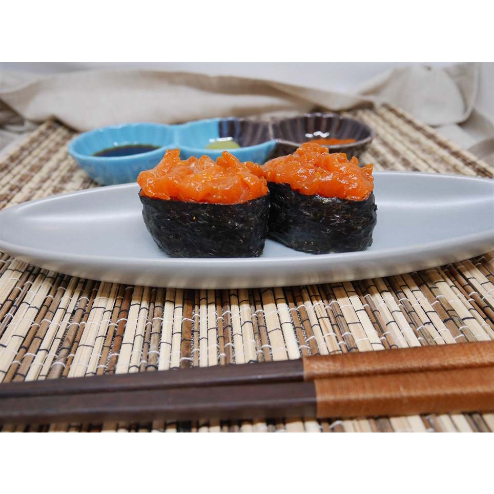 

SPICY SALMON NIGIRI