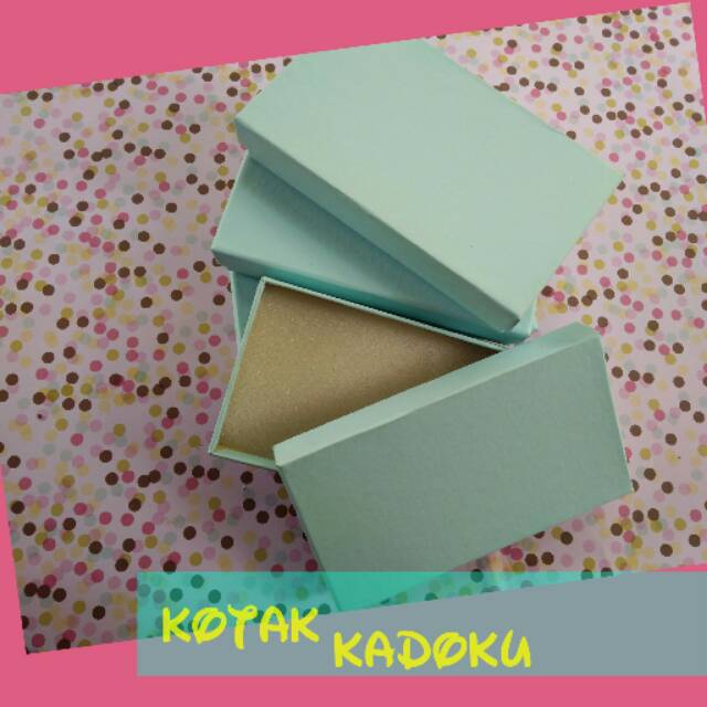 

Kotak kado uk 25x17x3cm