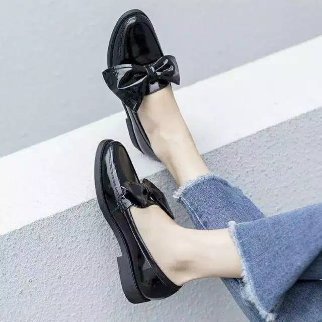 SEPATU DOCMART CASUAL WANITA / LOAFERS FLAT PITA