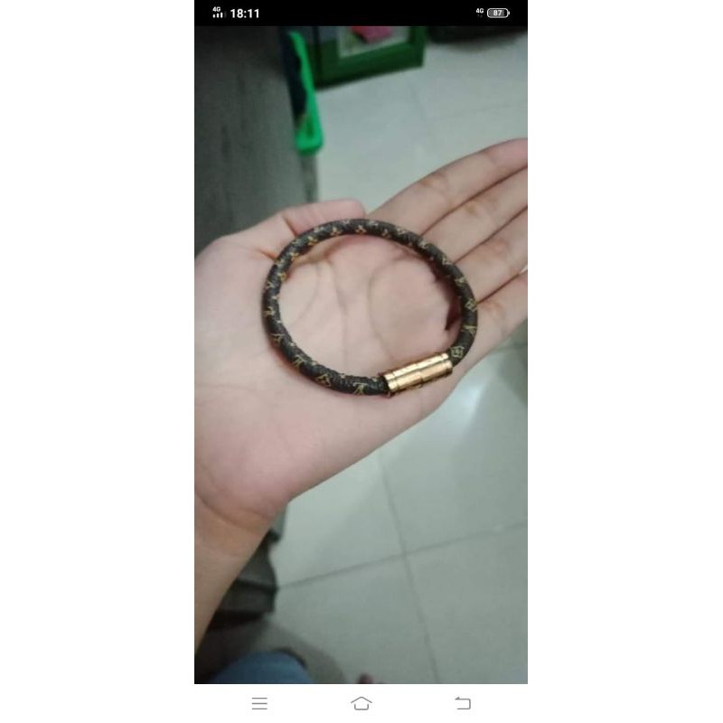 gelang lv mono magnet