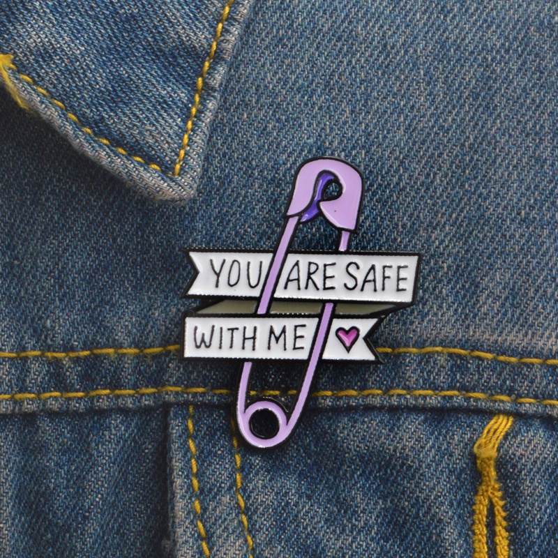 Bros Pin Enamel Tulisan You Are Safe with Me Untuk Aksesoris Tas Ransel