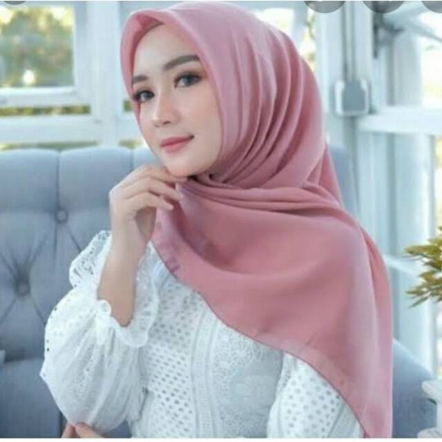 Kerudung paris segi empat polos..pink muda,ungu,coklat tembaga,coklat kopi,biru dongker