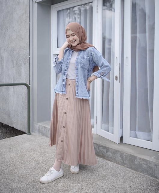 Button flare skirt