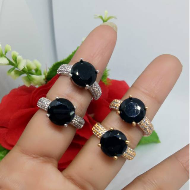 Cincin mata hitam