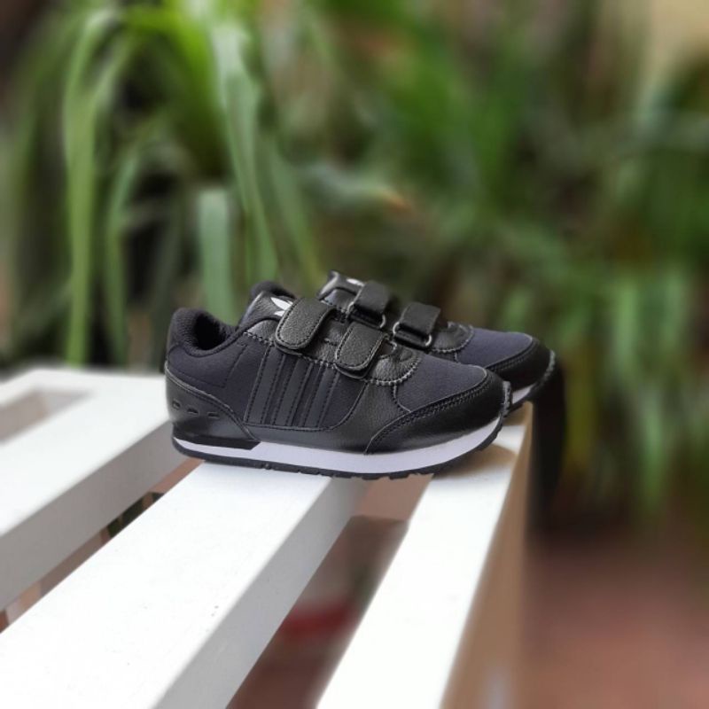 Sepatu anak adidas neo city racer perekat