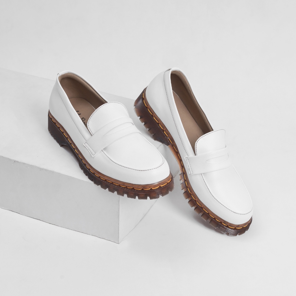 Xcloud x LikeProject Sepatu SlipOn Casual Wanita LAVI White