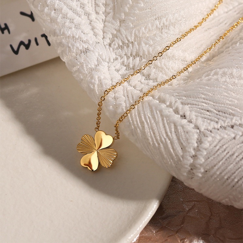 Kalung gold bunga clover Titanium Korea Style Wanita Anti Karat