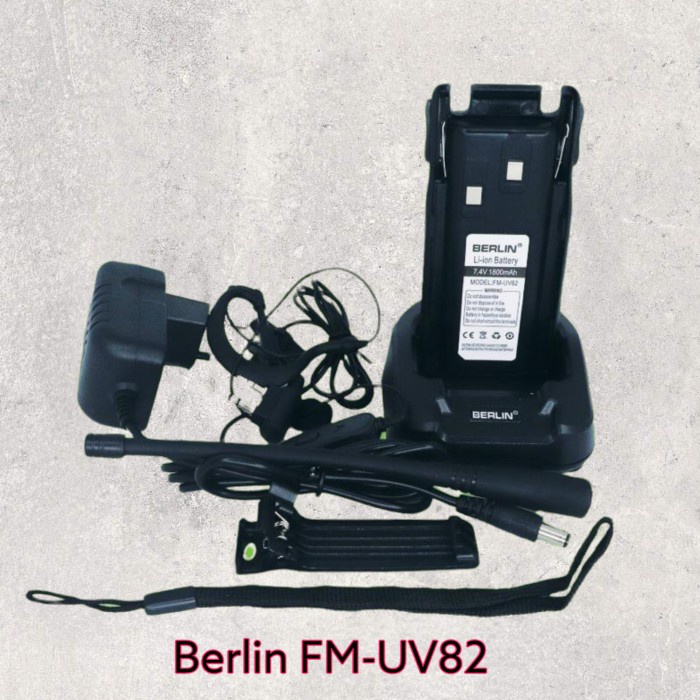 RADIO HT WALKIE TALKIE BERLIN FM UV82