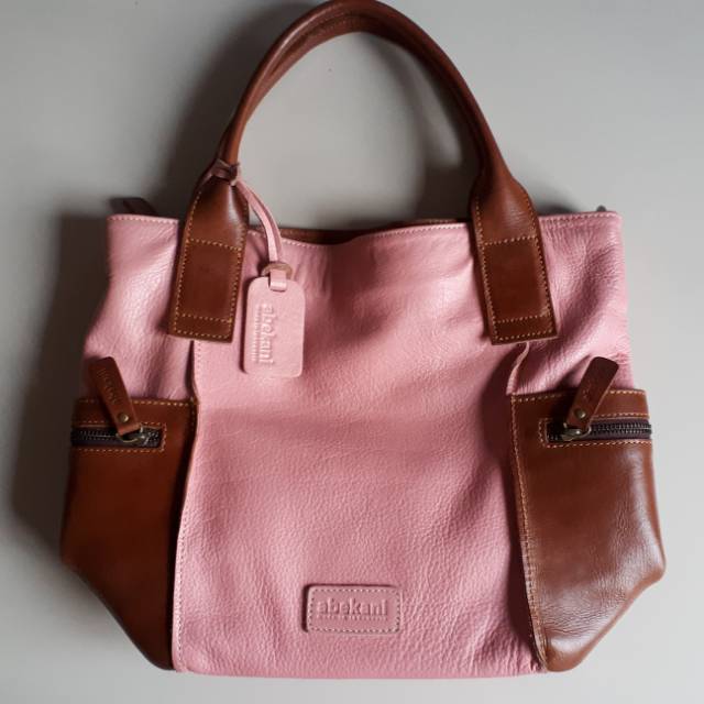 Abekani Emersonia Rose Havana