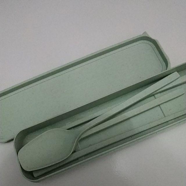 Sendok Garpu Sumpit Portabel Set Travel Cantik Bahan Jerami Gandum (ada Kotak Kerdusnya)
