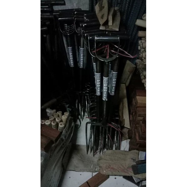 

garpu tanah linggis tanah bahan baja