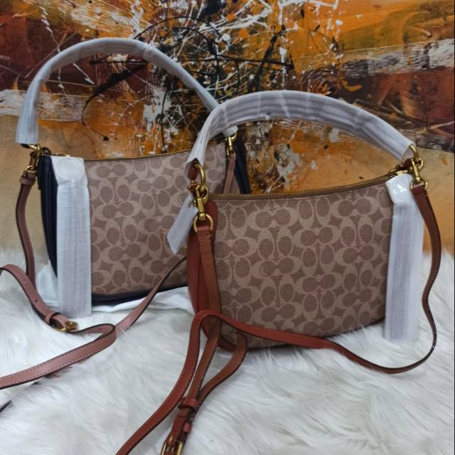 Coach Sutton crossbody in signature