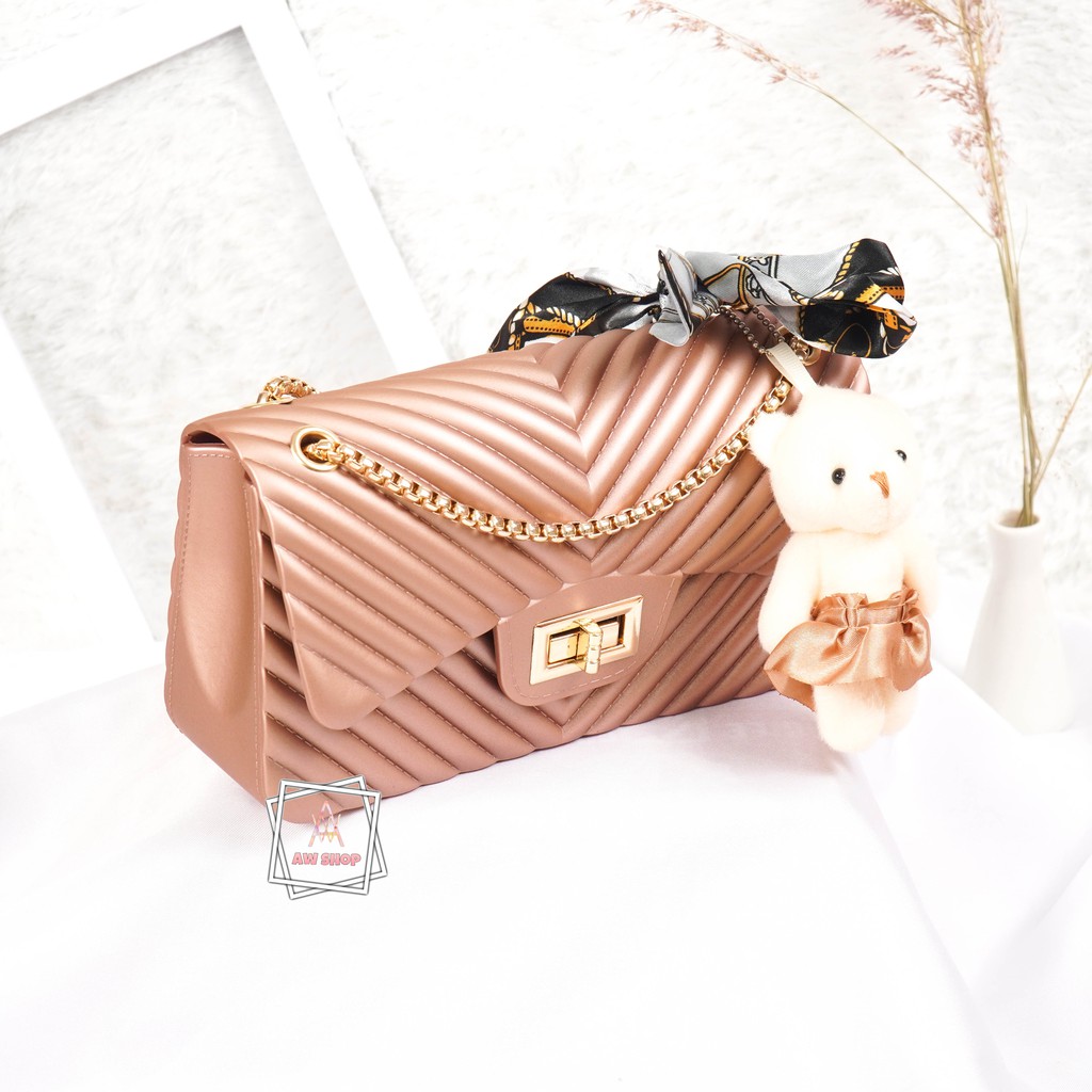 (Cod) Tas Jelly Matte Chevron Salur Size 22 Cm (Gratis Boneka &amp; Syal)