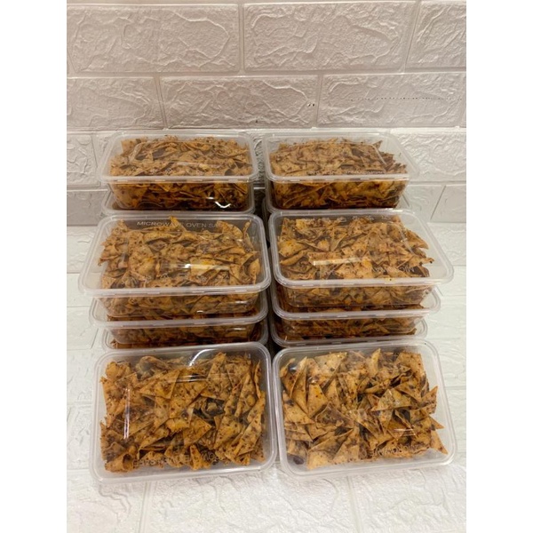 

keripik pangsit pedas // keripik pedas // snack pedas