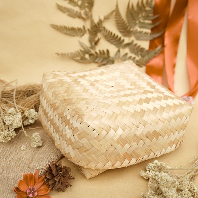 

Besek Bambu SEPASANG Jakarta Super Murah Premium Besek 22 X 22 CM