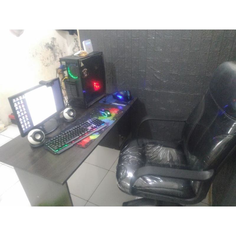 Satu Set PC + Kursi + Meja