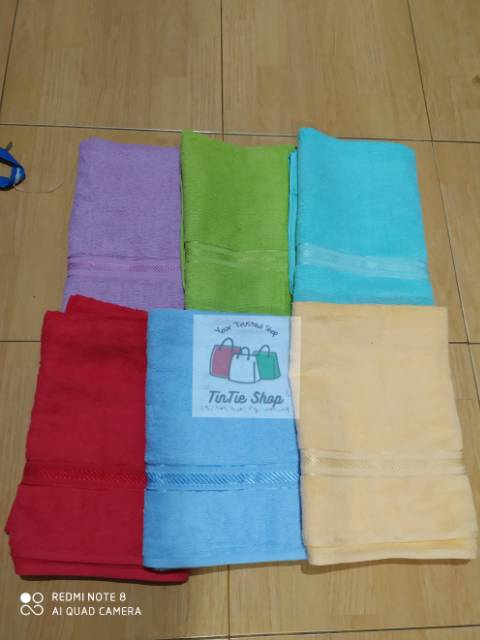 Handuk Merah Putih warna 70 x 135 cm