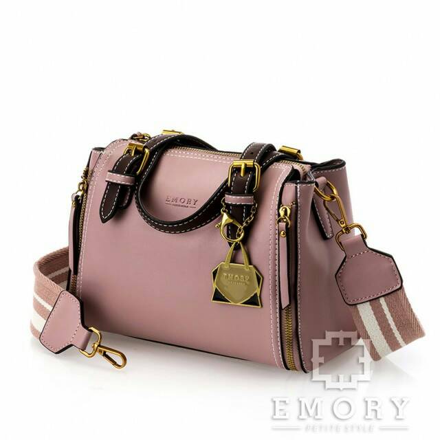 Restock Tas Selempang Emory Ariyana.
Series    01EMO1621 Tas Original Tas Fashion Tas Import