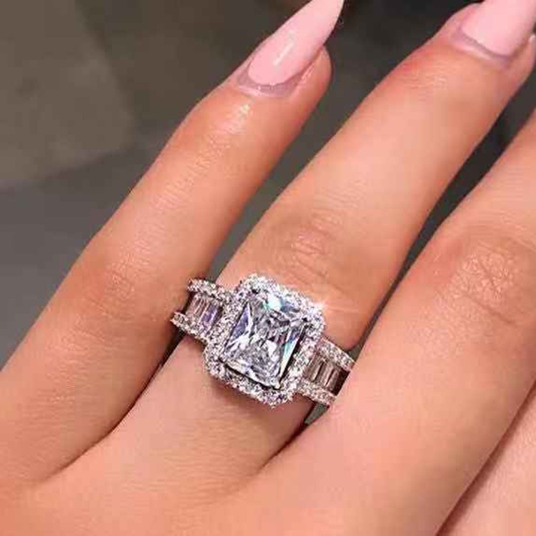 Cincin Inlaid Zircon Bahan Stainless Gaya Eropa Amerika Untuk Wanita