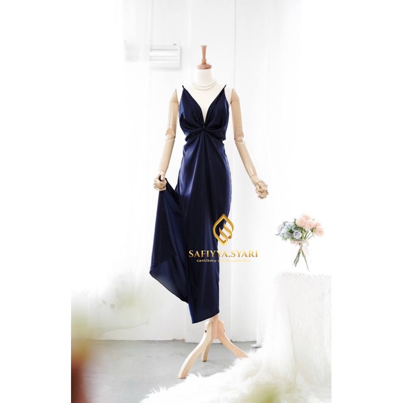 Queen dress by safiyya syari