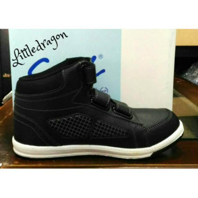 Sepatu sekolah boot, carvil