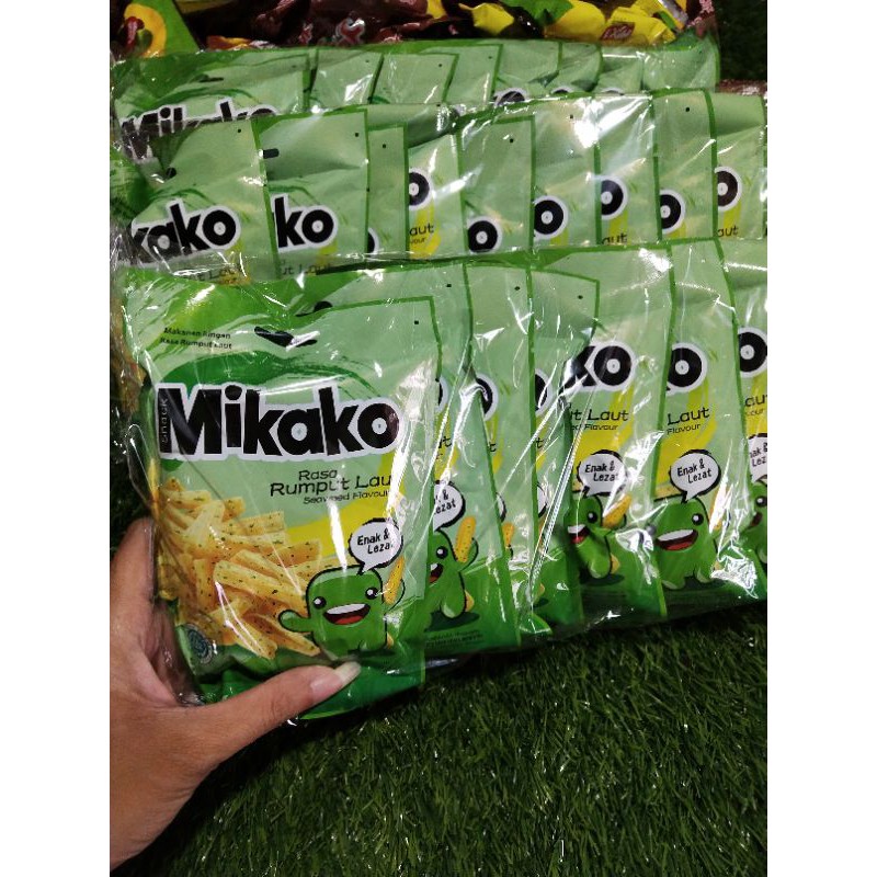 

Mikako Snack 22 gram 1 pack isi 10 pcs