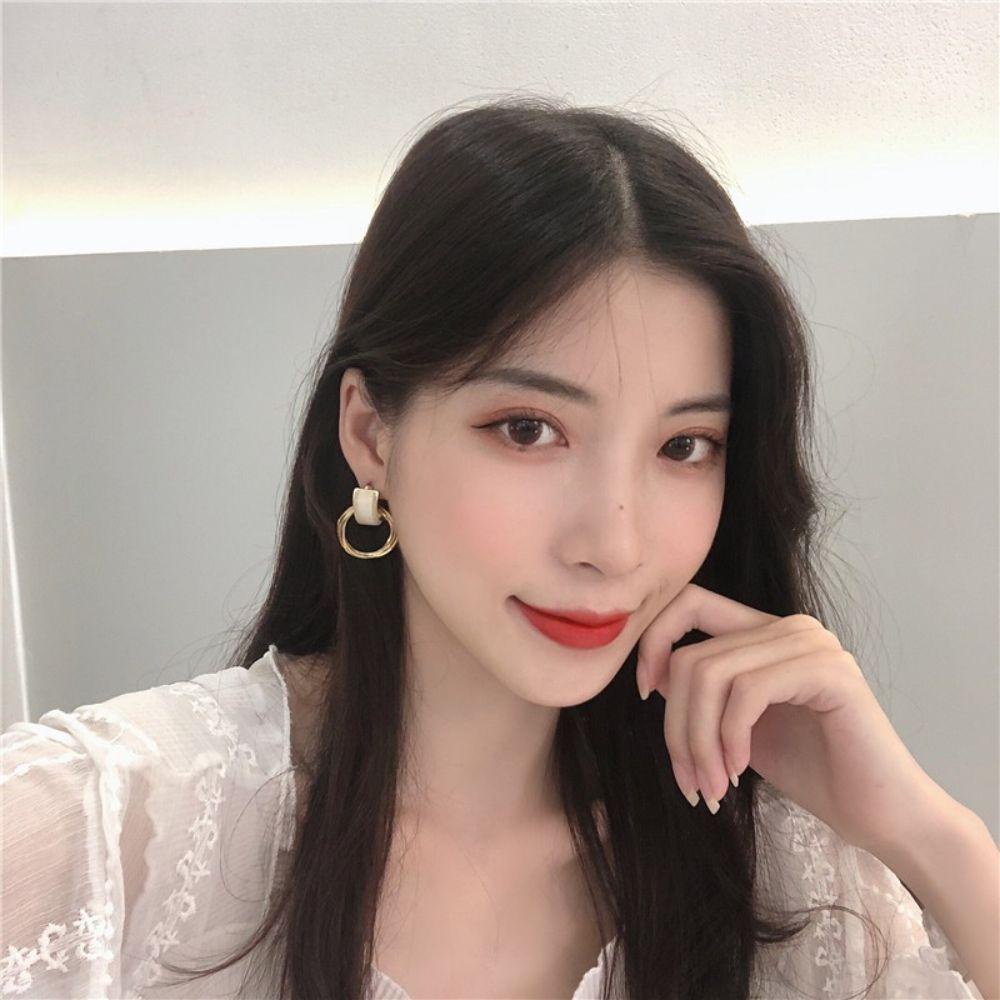 SKJK   Anting Bulat Geometris Retro Ins Fashion Match Desain sense Perhiasan Telinga Wanita Earrings