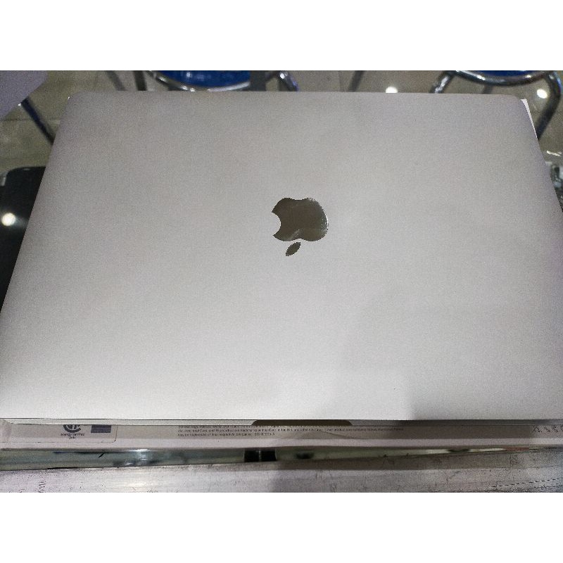 MacBook pro retina  2019 touchbar 512GB