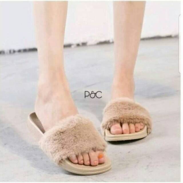 Arlaine- Sandal Slop Bulu CZ. 03 [Cream]