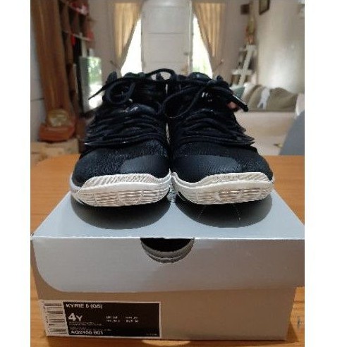 NIKE KYRIE 5 BLACK preloved