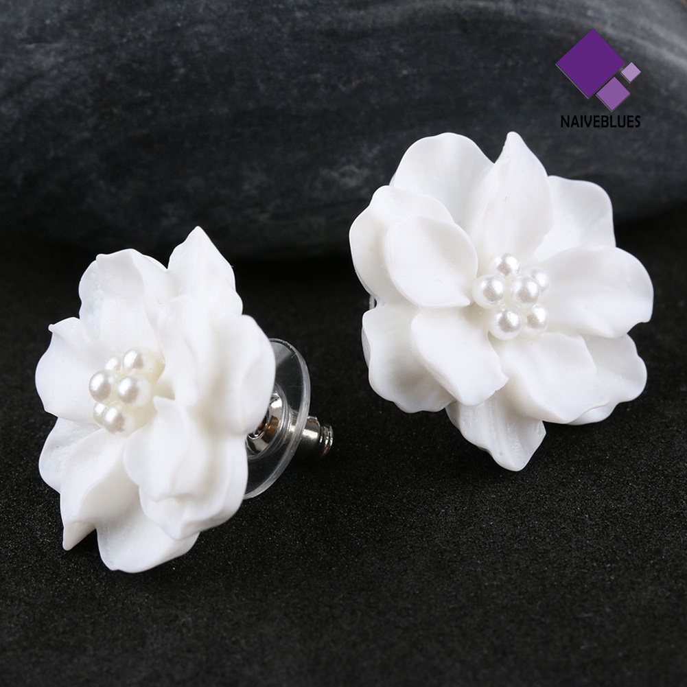 Anting Stud Bentuk Bunga Aksen Mutiara Imitasi Bahan Resin Untuk Wanita