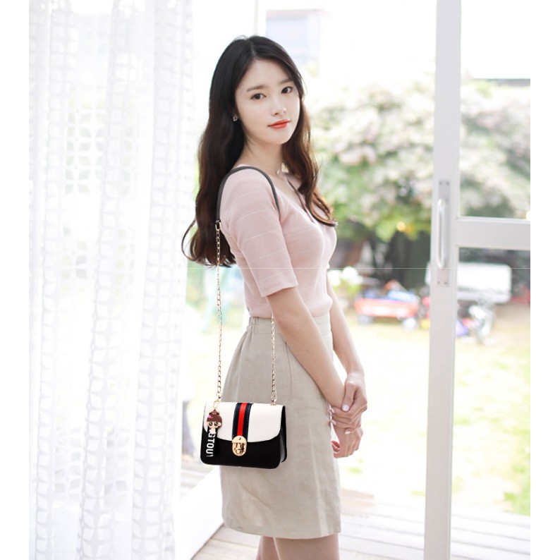 Tas Selempang Cewek Modis Kecil Fashion Gantungan Boneka Lucu WT7119
