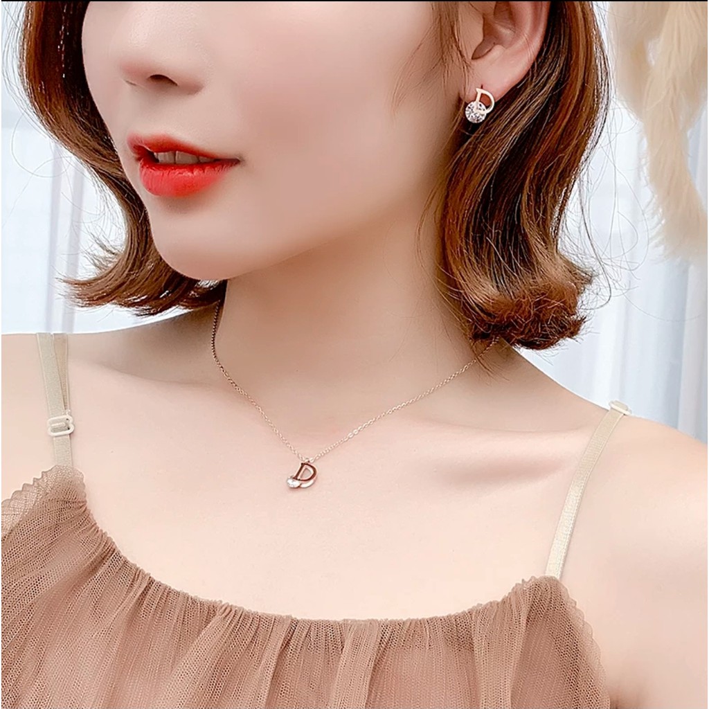 Anting Tusuk Titanium Huruf &quot; D &quot; Zirkon Artifisial Untuk Wanita Fashion Tersedia Rosegold dan Gold