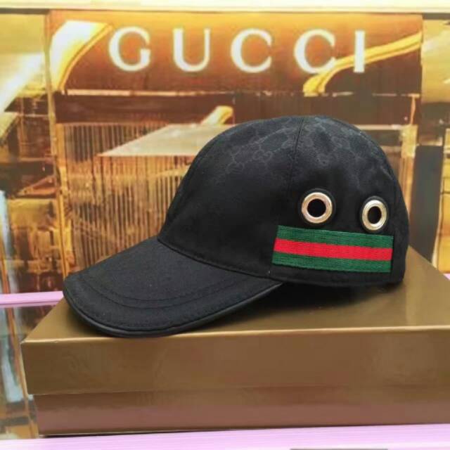 TOPI GUCCI AND BURBERRY