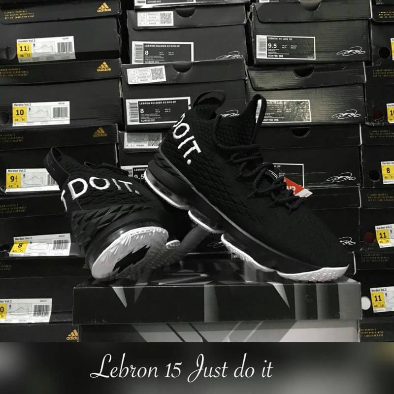 Lebron 15 'ust Do It / Sepatu Basket Lebron James Hitam Putih