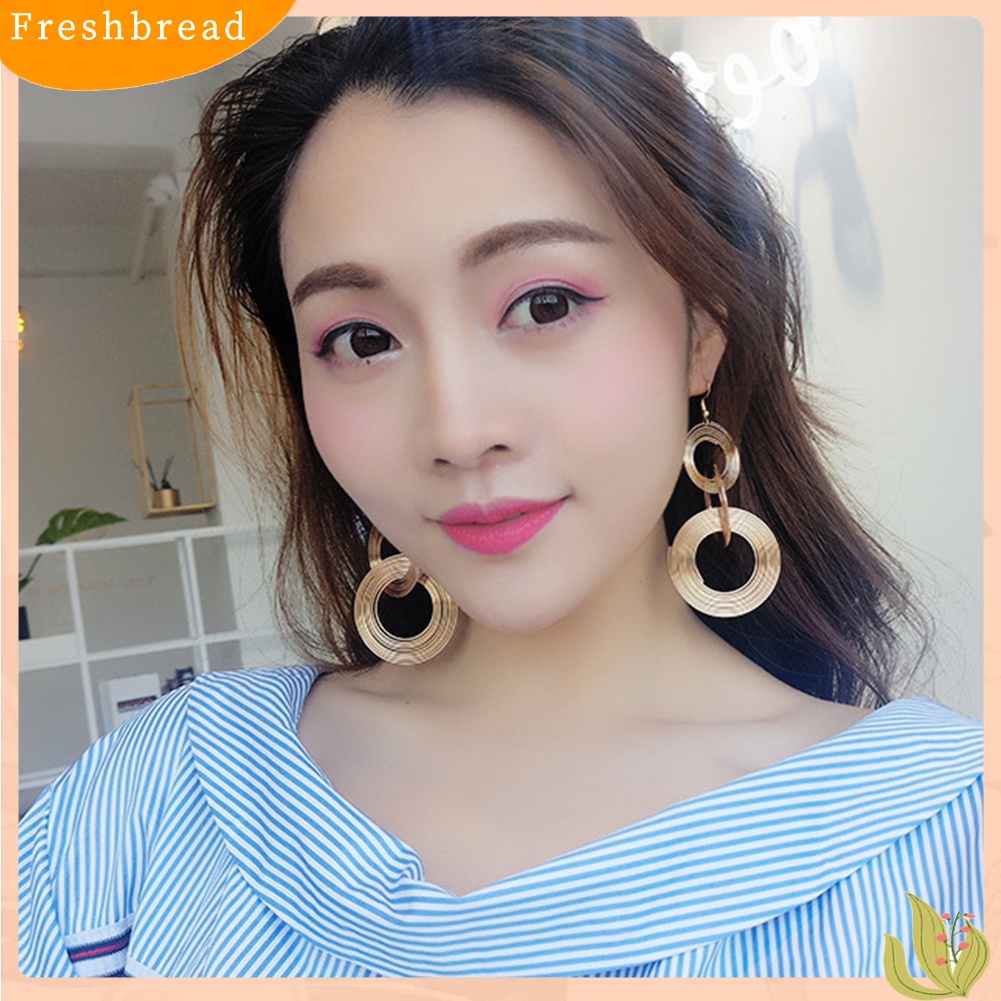 Anting Kait Gantung Lingkaran Besar Multi Layer Bahan Alloy Gaya Vintage untuk Wanita