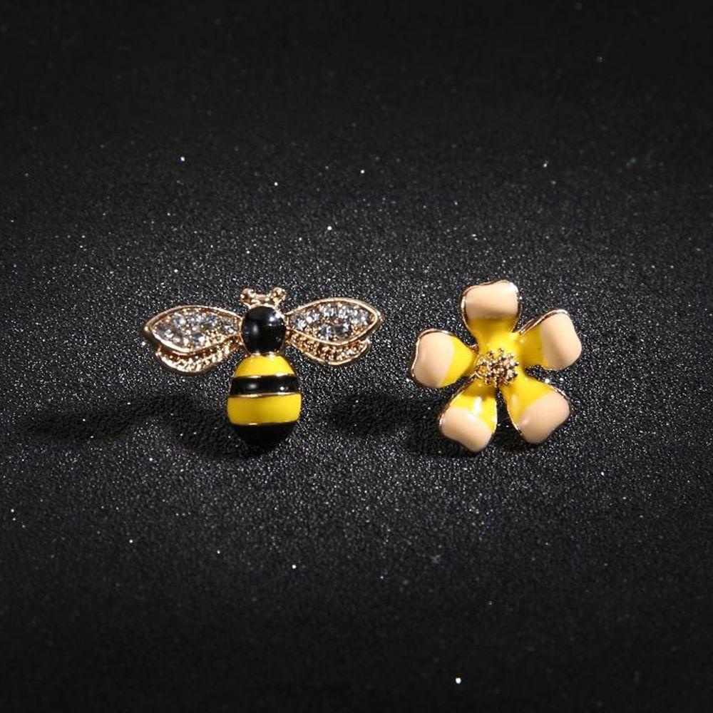 Anting Stud Asimetris Bentuk Bunga Lebah Warna-Warni Untuk Wanita