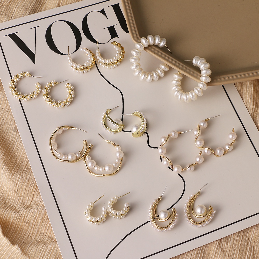 Anting Bulat Besar Bahan Metal Warna Emas Aksen Mutiara Untuk Wanita