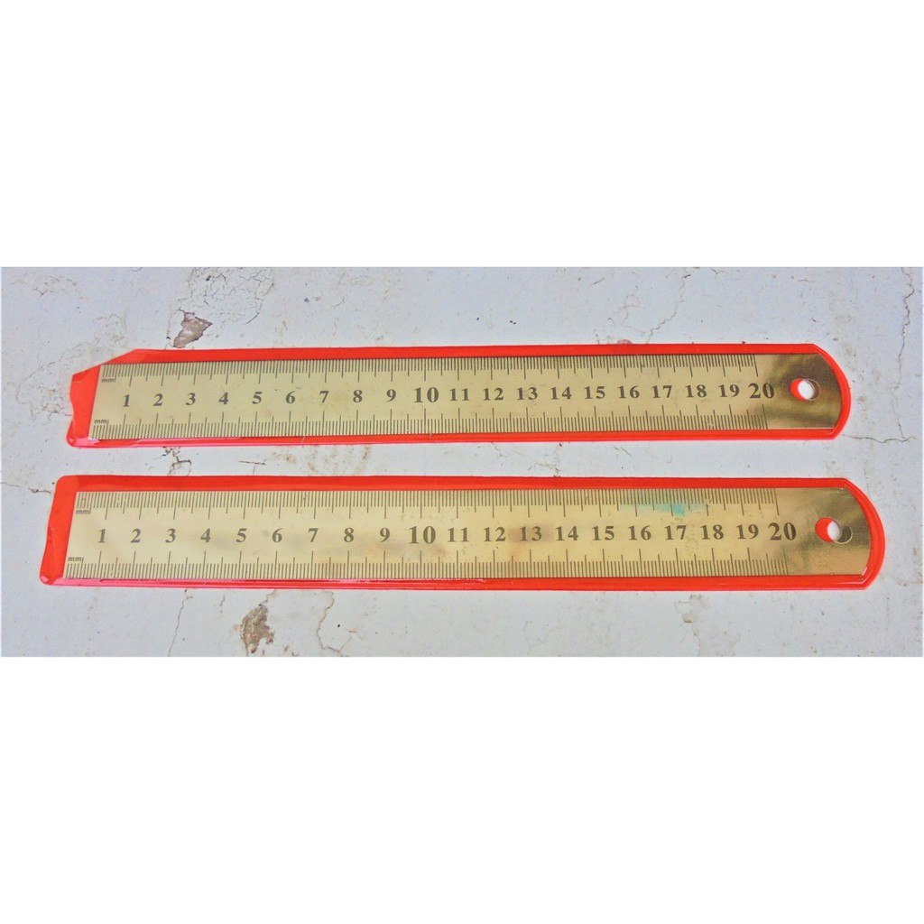 

Penggaris Besi 20 Cm