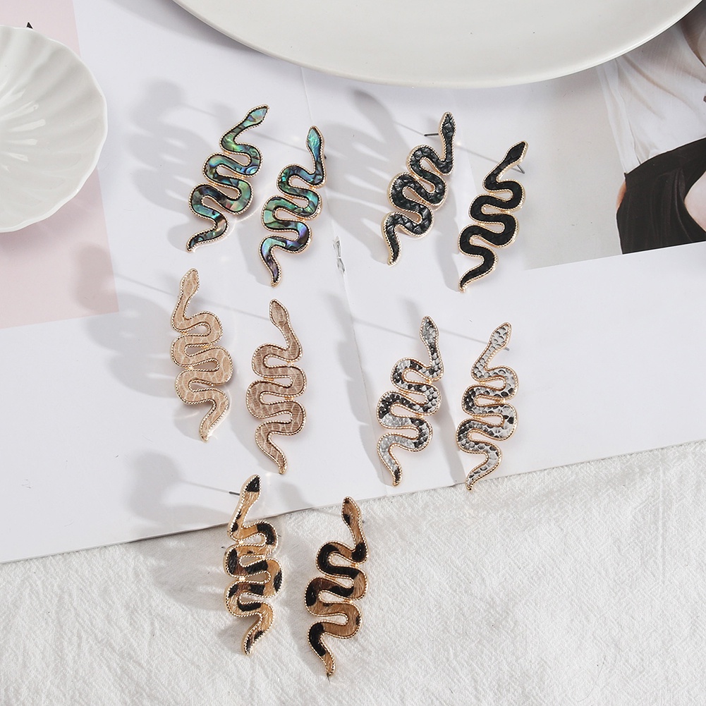 Anting Stud Bentuk Ular Bahan Alloy Gaya Punk Untuk Wanita