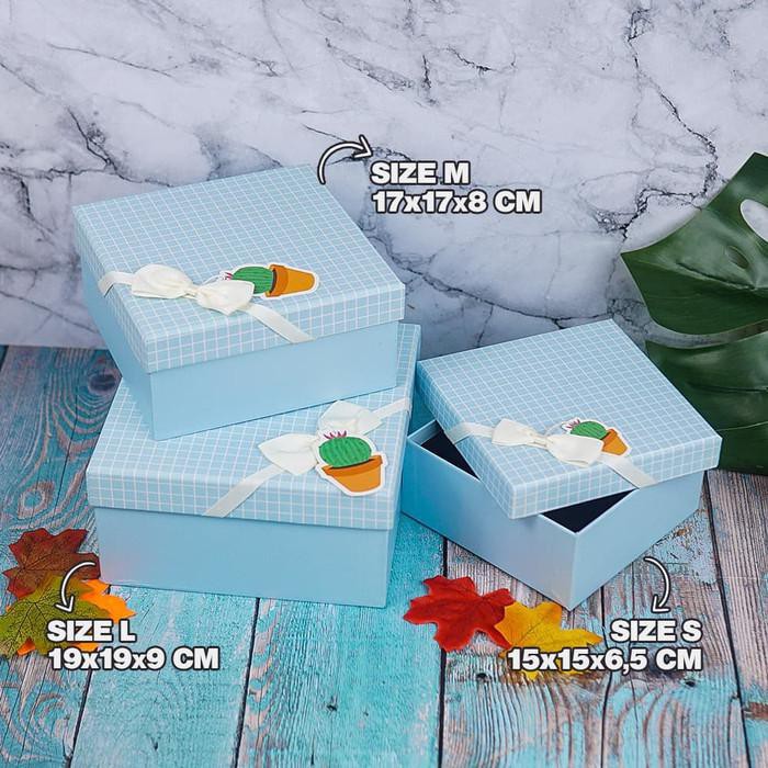 

Kotak Kado Motif kaktus Untuk Parcel 3 Size Gift Box Premium