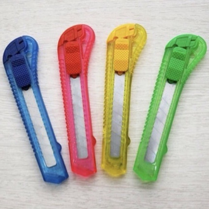 

Cutter Besar Pisau Bening Big Knife Plastik Kuat Murah Tajam Sharp Strong Durable High Quality HQ