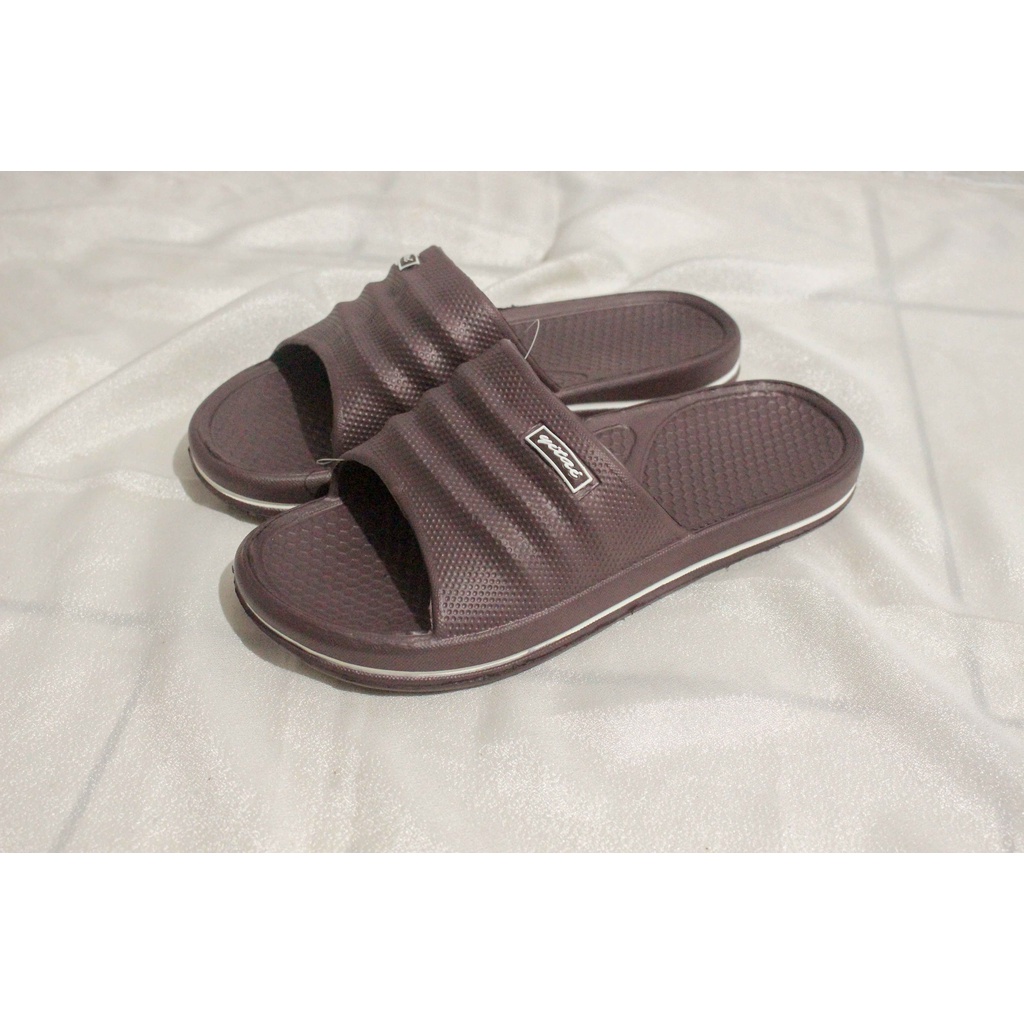 Sandal Slop Karet Pria Yitai Size 39-44-Coklat