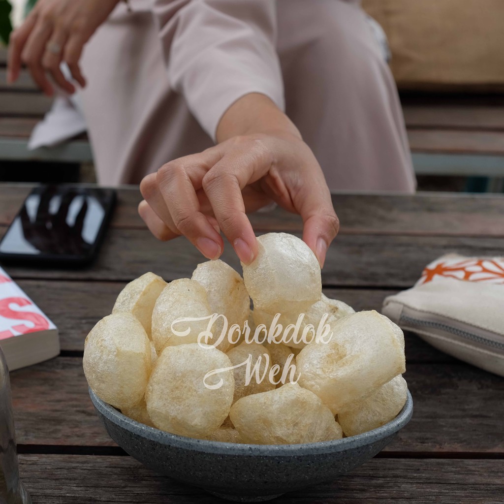 

Kerupuk Kulit - Dorokdok - Rasa Asin Gurih - Size L (250 gr) / Camilan