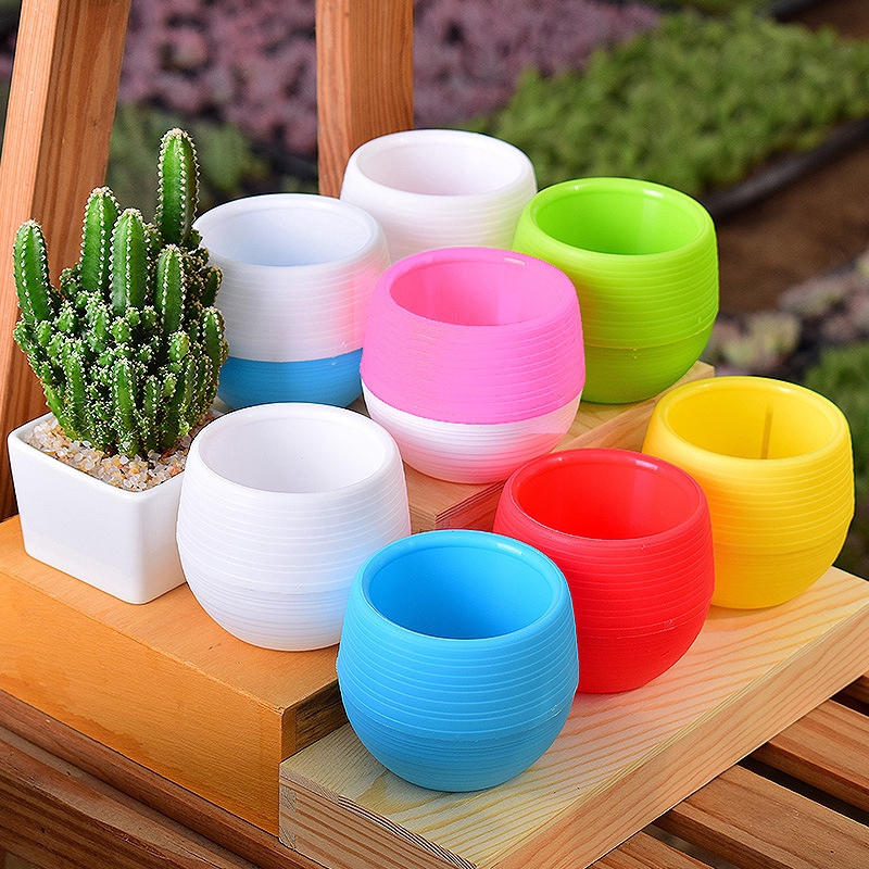 Pot Bunga Mini Bahan Plastik Warna Warni Ukuran 7 * 7cm