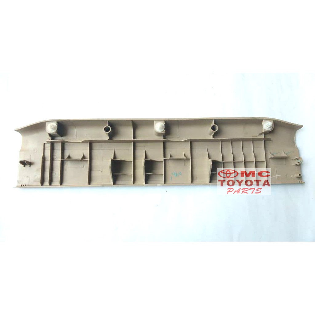 Cover Penutup Body Depan Kiri Toyota Innova 67914-0K070-A0