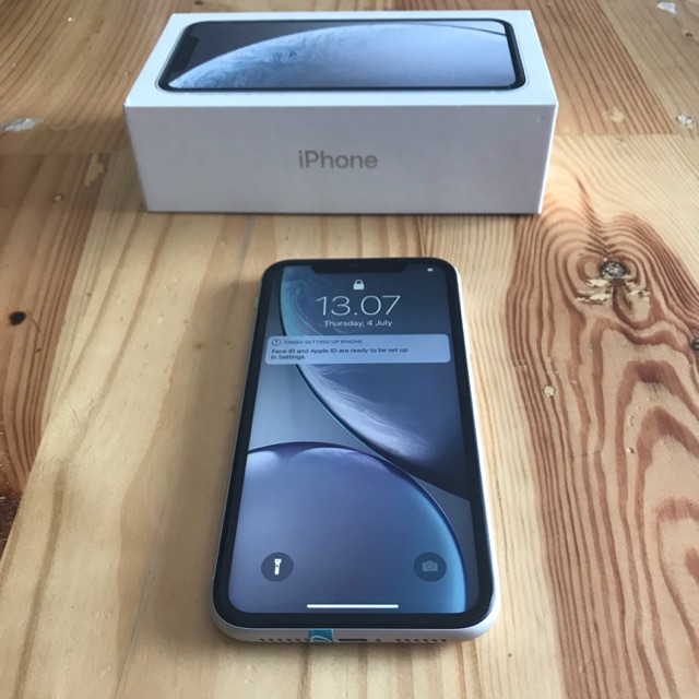 Iphone xr 64 white original fullset garansi resmi ibox bandung